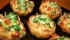 Тарталетки из картофеля с куриным филе под чесночно-сырным соусом 